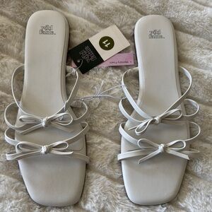 Wild Fable Light Gray Bow Sandals